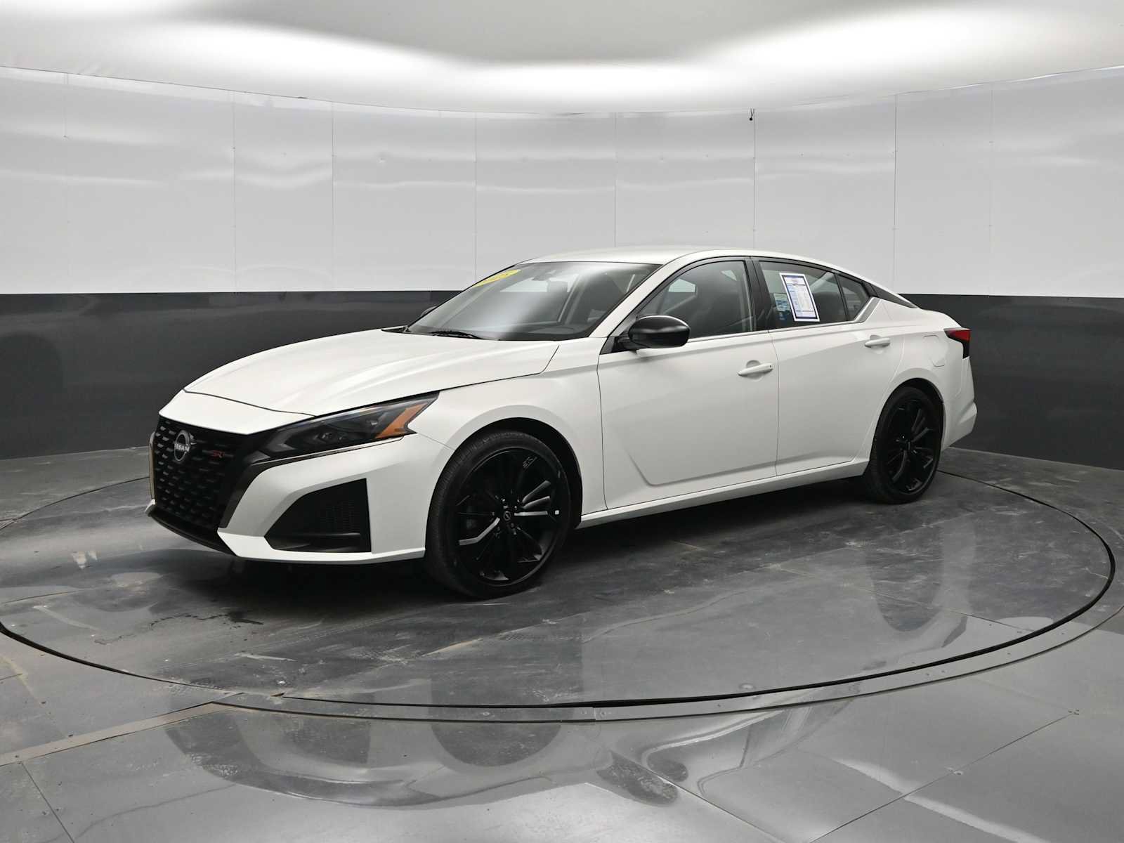 Used 2025 Nissan Altima 2.5 SR FWD image 4