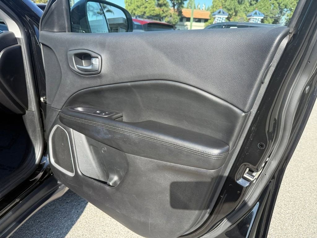 Used 2018 Jeep Compass Latitude w/ Popular Equipment Group image 30