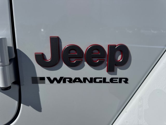Used 2025 Jeep Wrangler Unlimited Rubicon AWD/4WD image 7