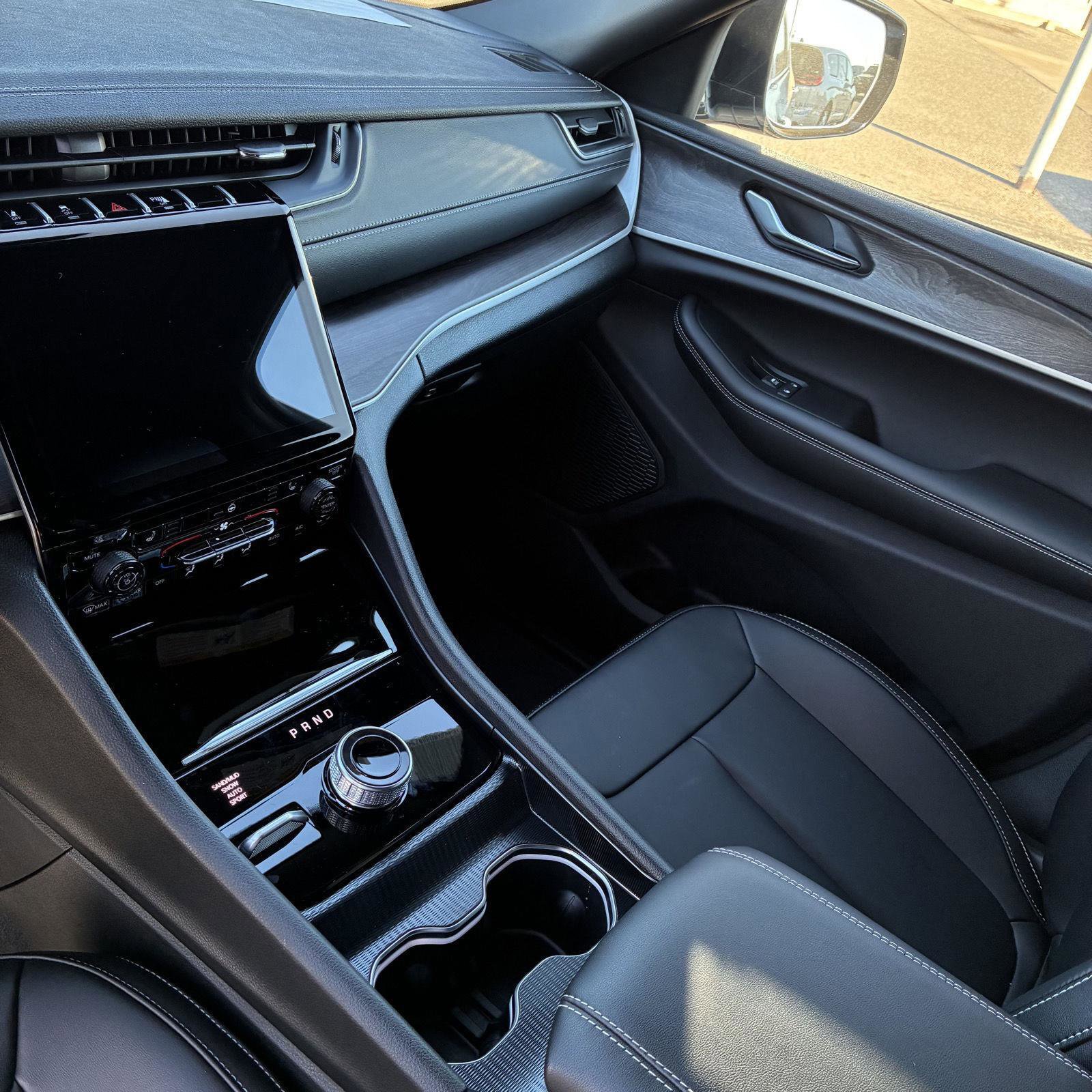 New 2025 Jeep Grand Cherokee L Limited image 6