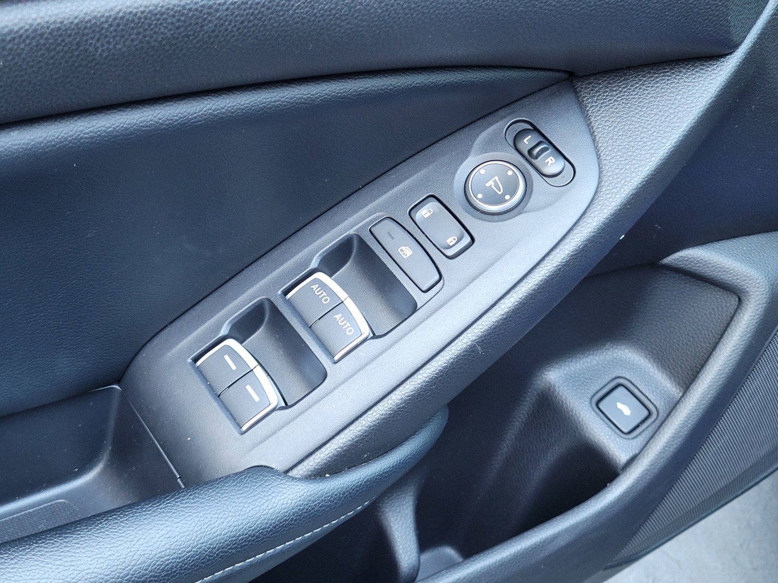 Used 2018 Honda Accord Sport image 18