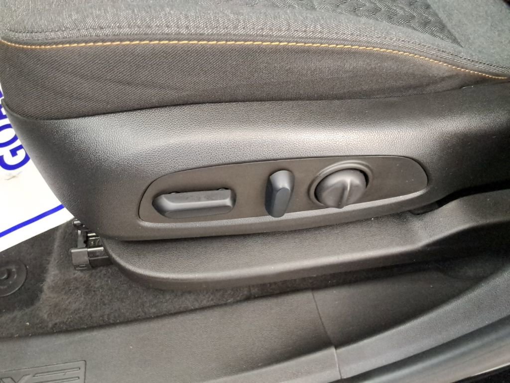 Used 2023 Chevrolet Equinox LT FWD image 19