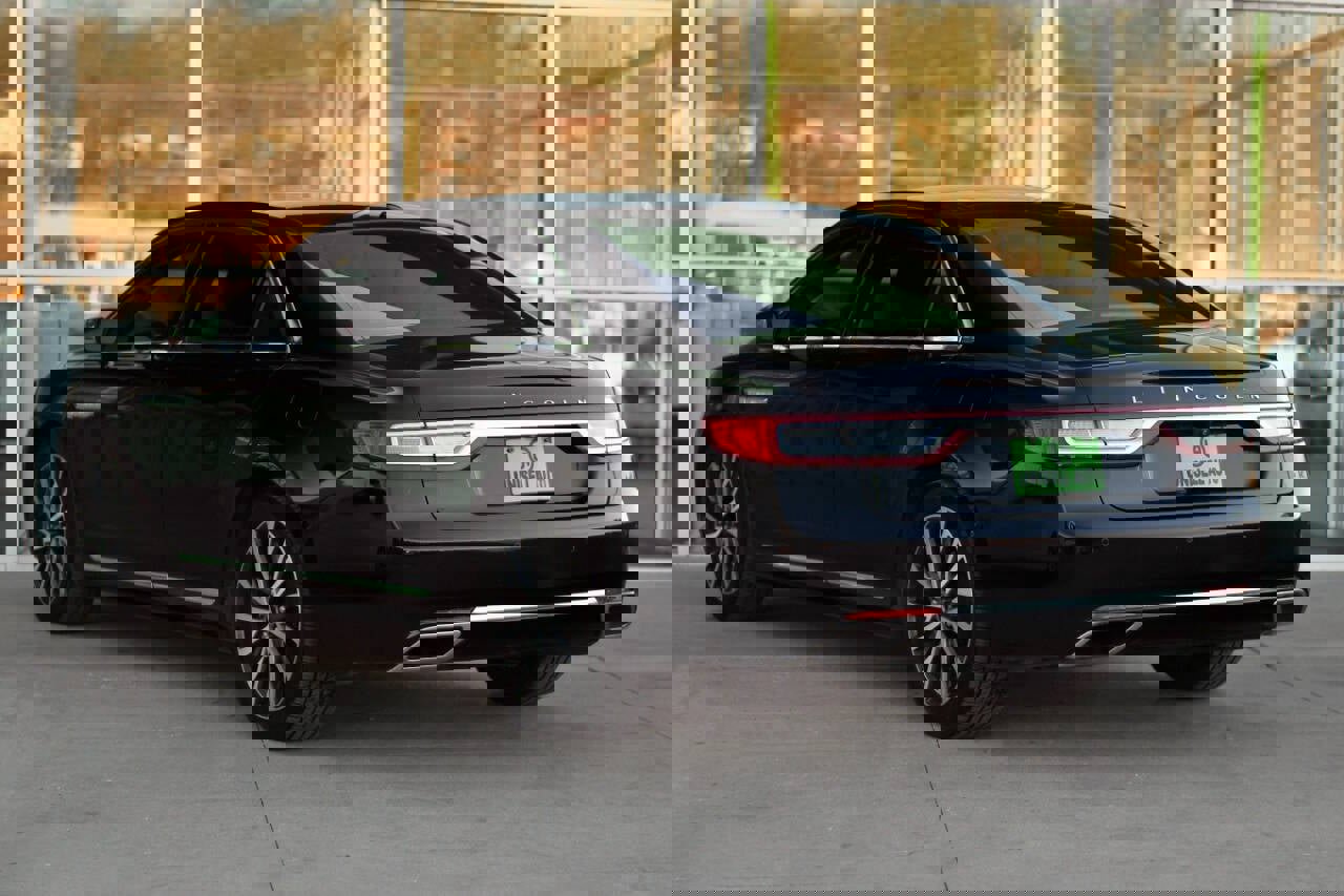 Used 2017 Lincoln Continental Select AWD/4WD image 5