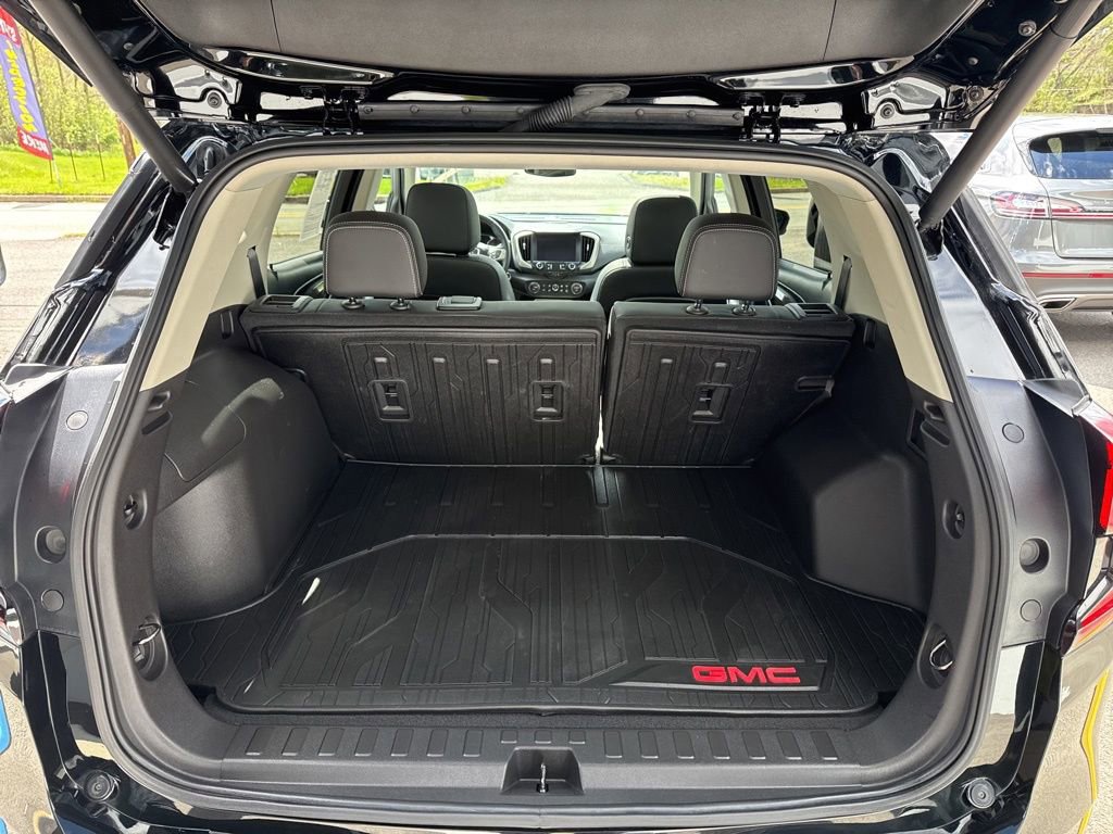 Used 2023 GMC Terrain Denali w/ Black Diamond Edition image 26