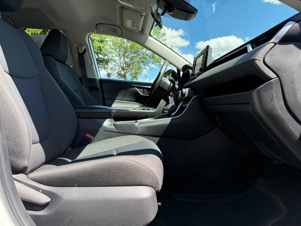 Certified 2022 Toyota RAV4 LE AWD/4WD image 19