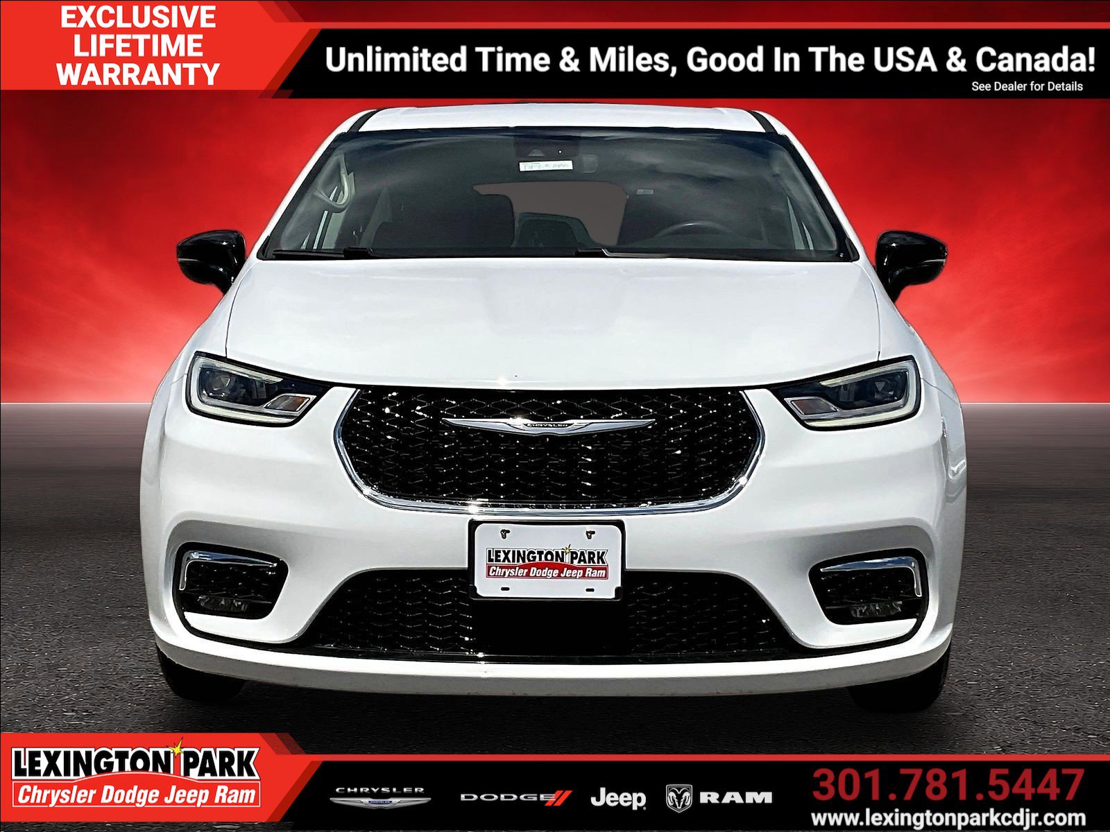 Used 2024 Chrysler Pacifica Touring-L FWD image 2