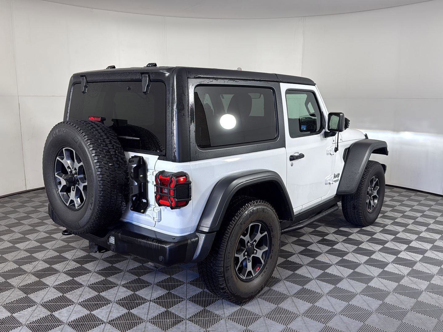 Used 2019 Jeep Wrangler Sport image 4