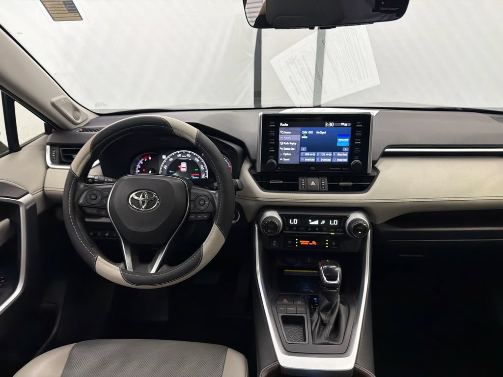 Used 2020 Toyota RAV4 Limited FWD image 25