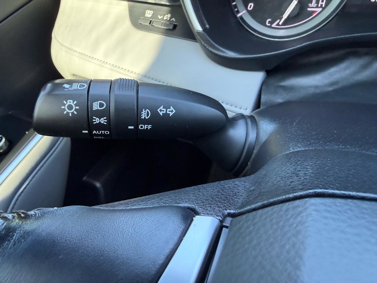 Used 2021 Toyota Highlander Limited FWD image 26