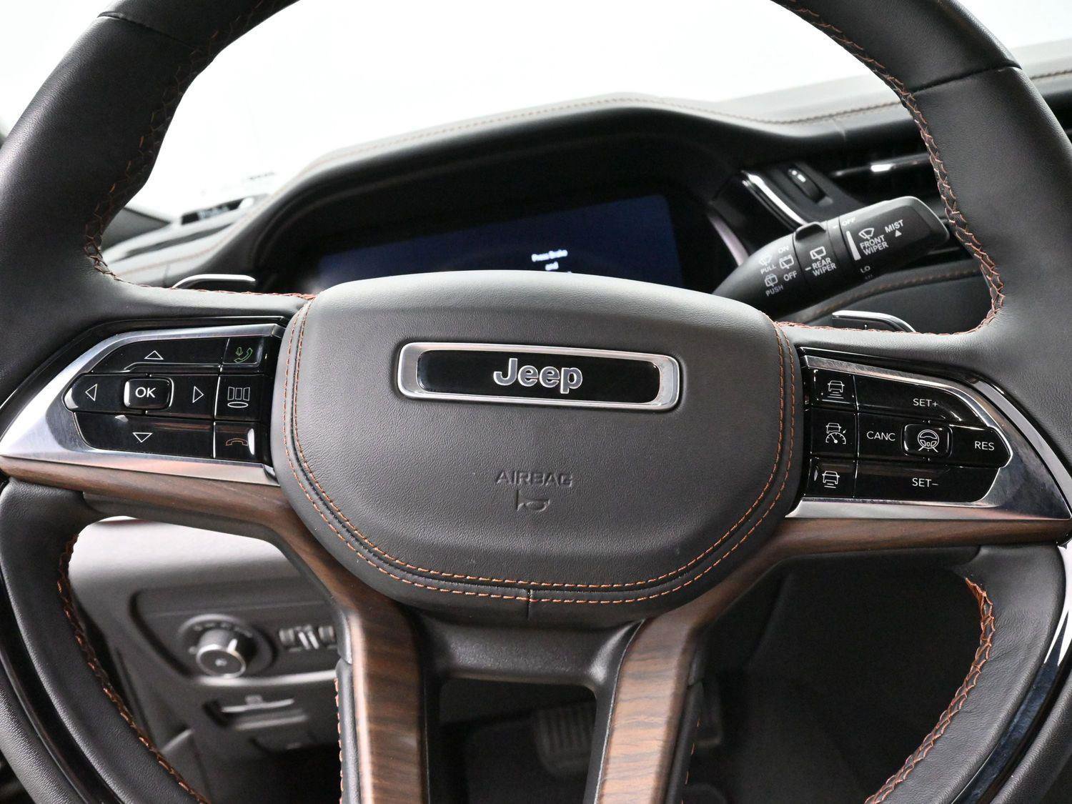 Used 2023 Jeep Grand Cherokee Summit w/ Adv Protech Group IV AWD/4WD image 19