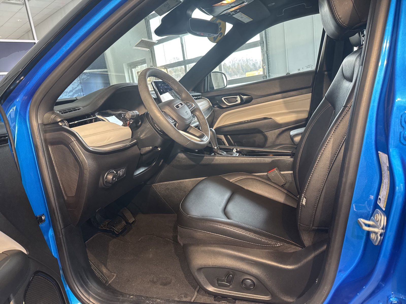 Used 2024 Jeep Compass Limited image 19