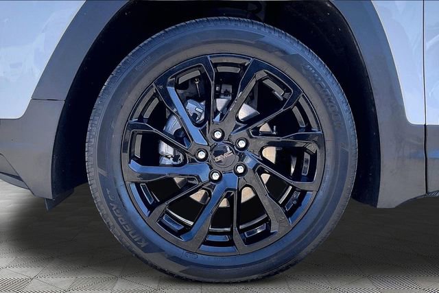 Used 2024 GMC Terrain SLE w/ Driver Convenience Package FWD image 21