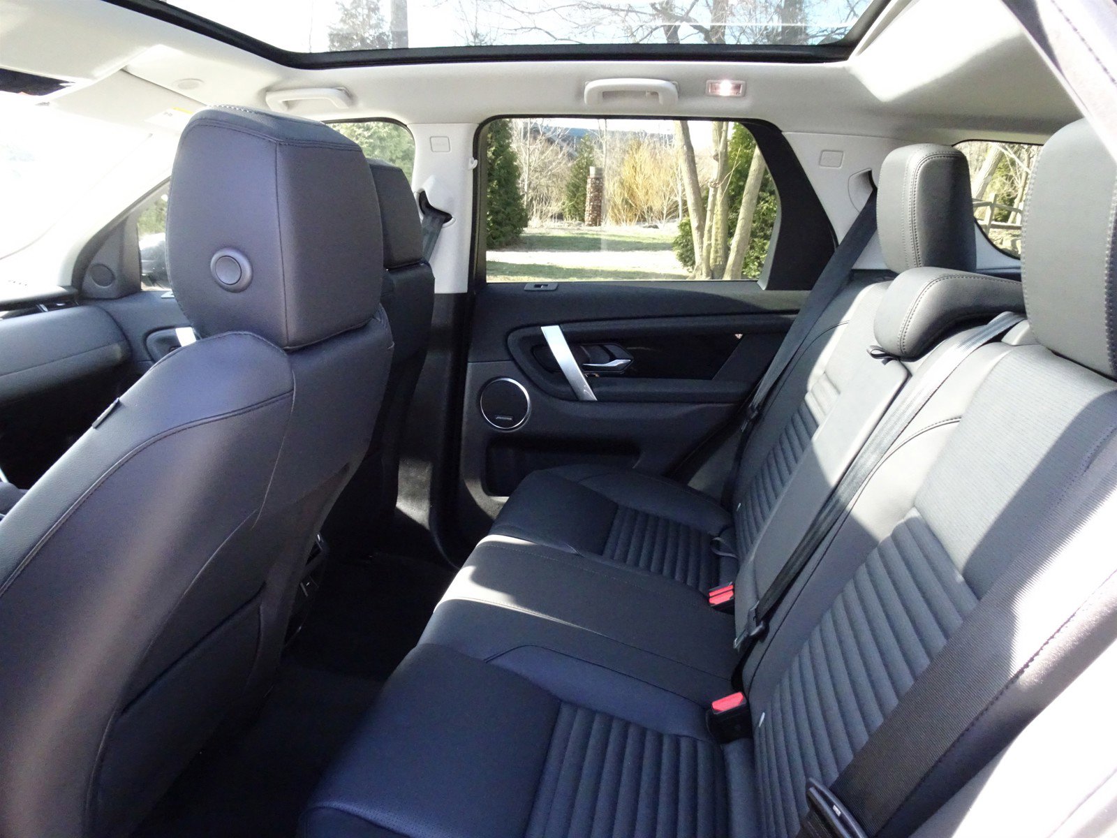 New 2025 Land Rover Discovery Sport S image 19