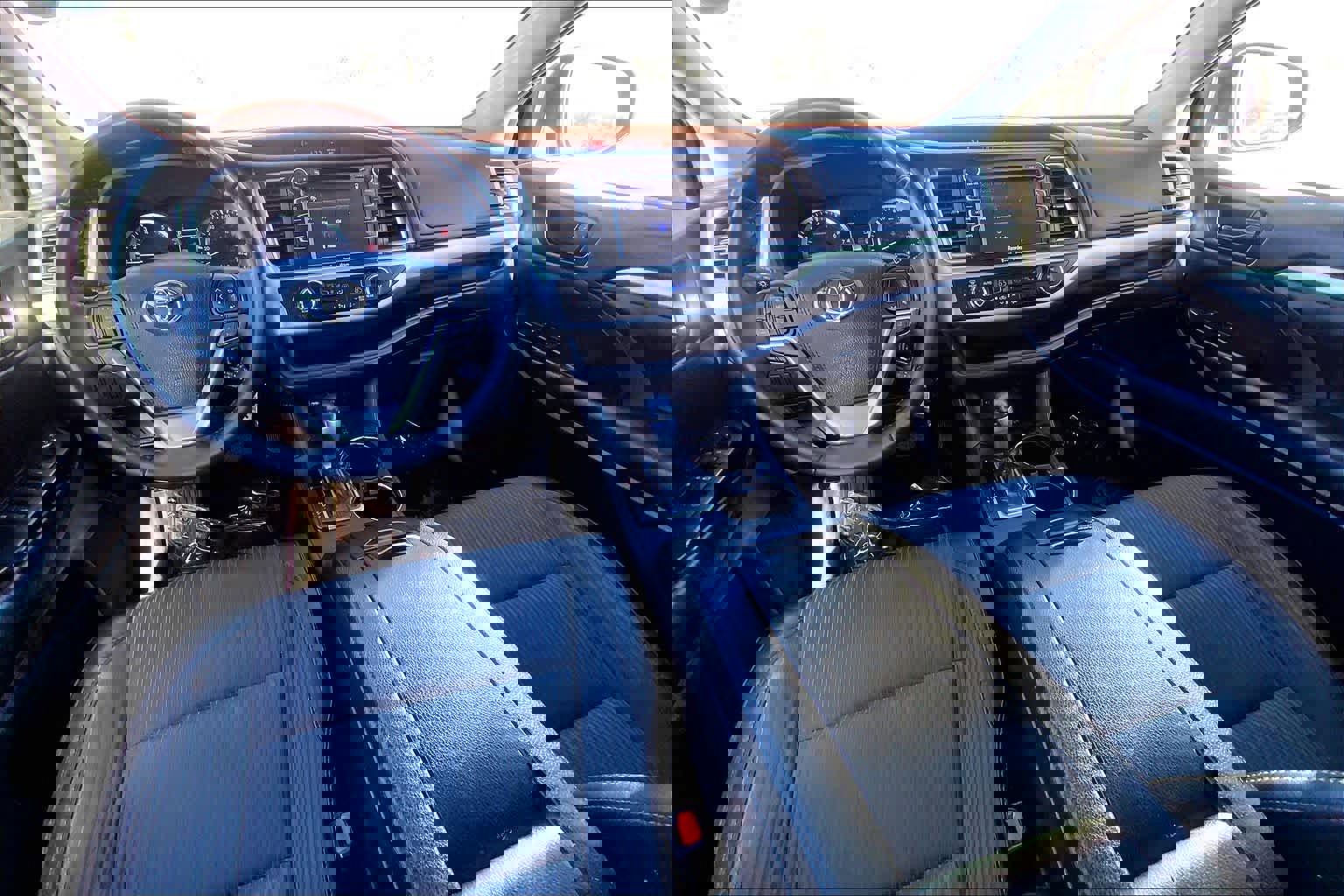 Certified 2019 Toyota Highlander LE image 14