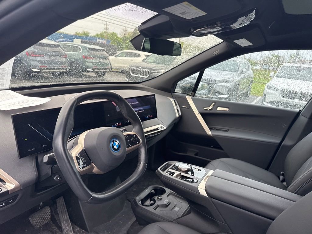 Used 2024 BMW iX xDrive50 w/ Premium Package AWD/4WD image 12