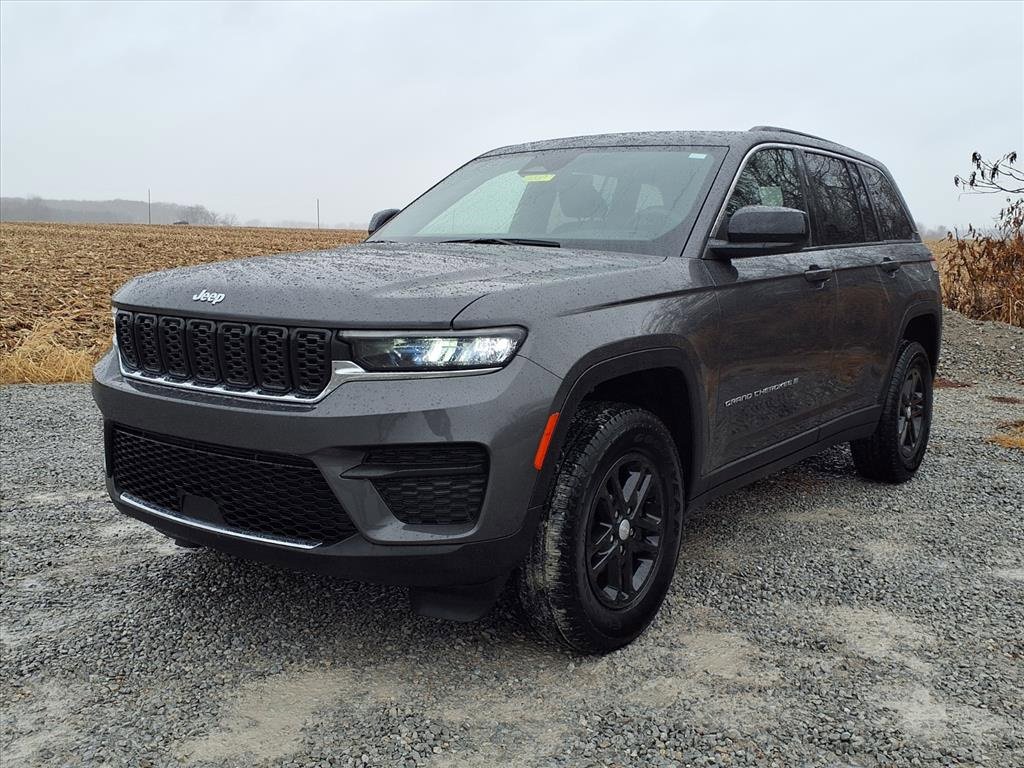 Used 2024 Jeep Grand Cherokee Laredo image 22