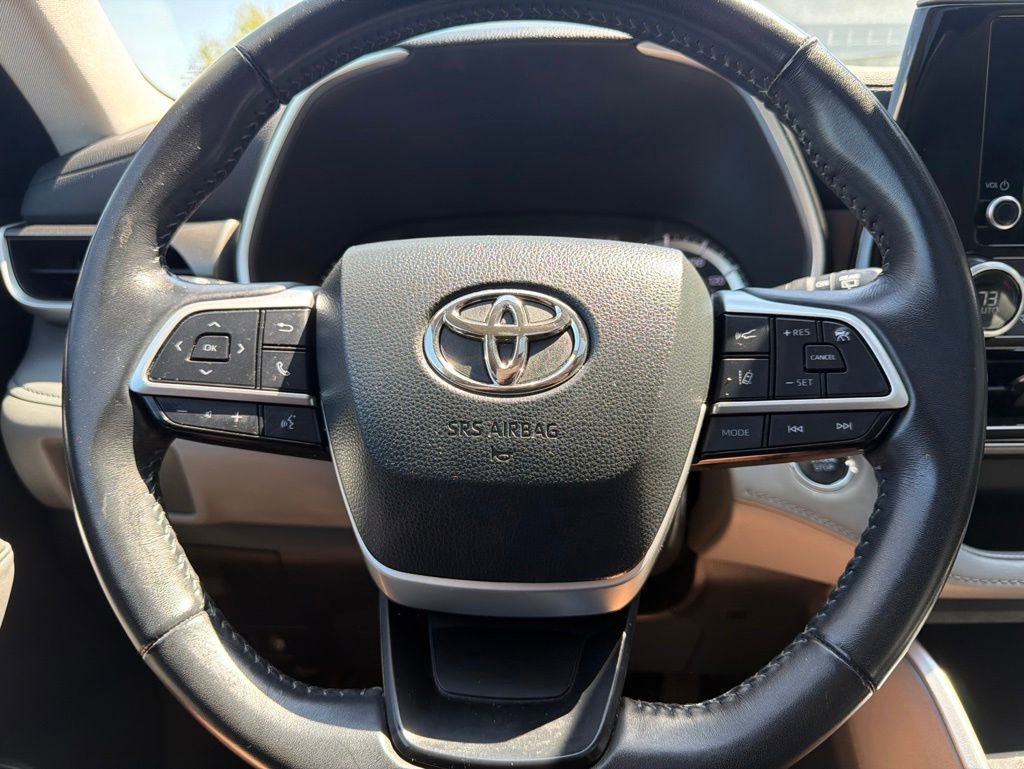 Used 2023 Toyota Highlander XLE AWD/4WD image 35