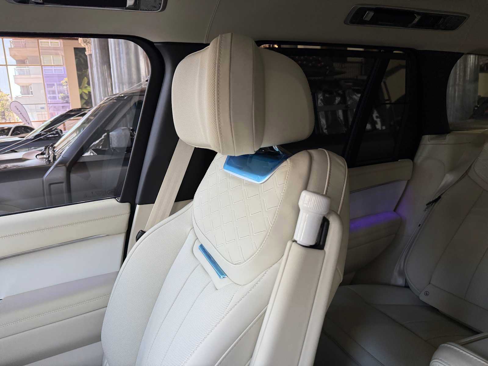 New 2025 Land Rover Range Rover SV image 31