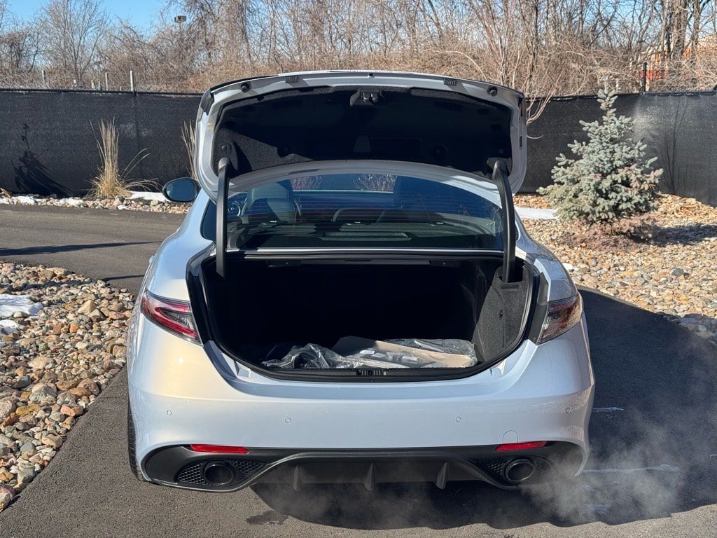 New 2025 Alfa Romeo Giulia AWD w/ Veloce Package AWD image 15