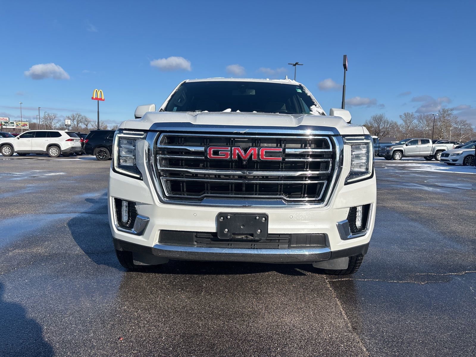 Used 2021 GMC Yukon XL SLT w/ SLT Premium Package image 3
