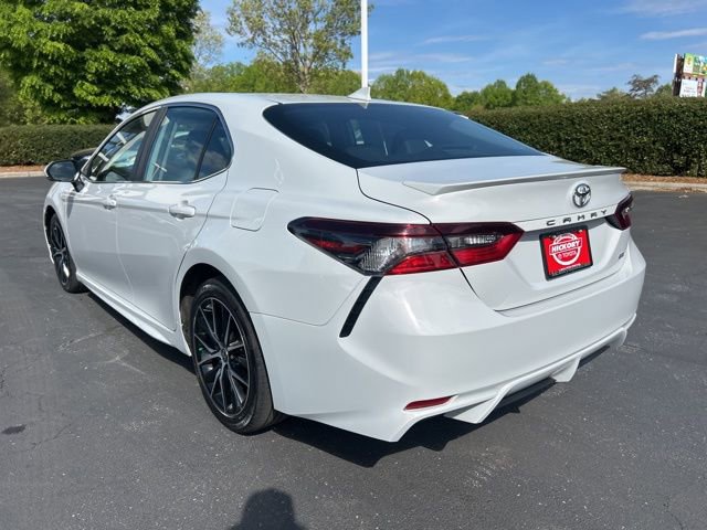 Used 2024 Toyota Camry SE image 9