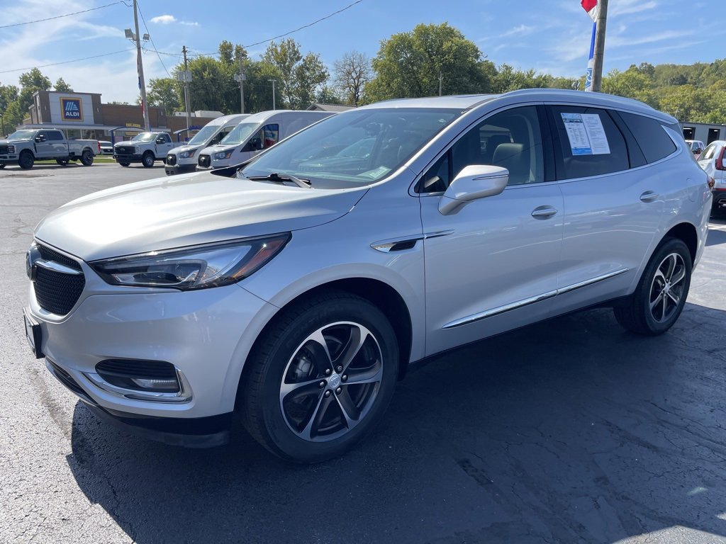 Used 2021 Buick Enclave Essence image 2