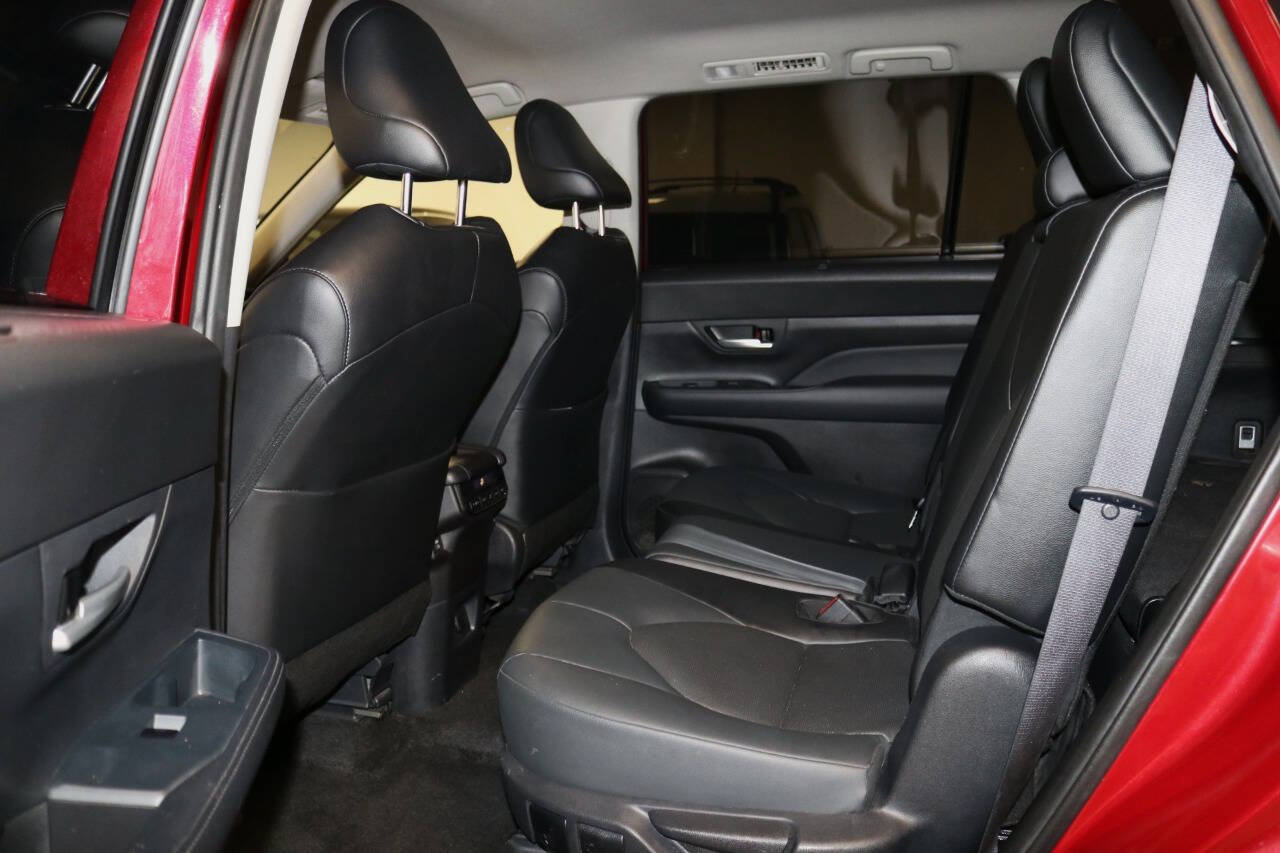 Used 2024 Toyota Grand Highlander AWD image 14