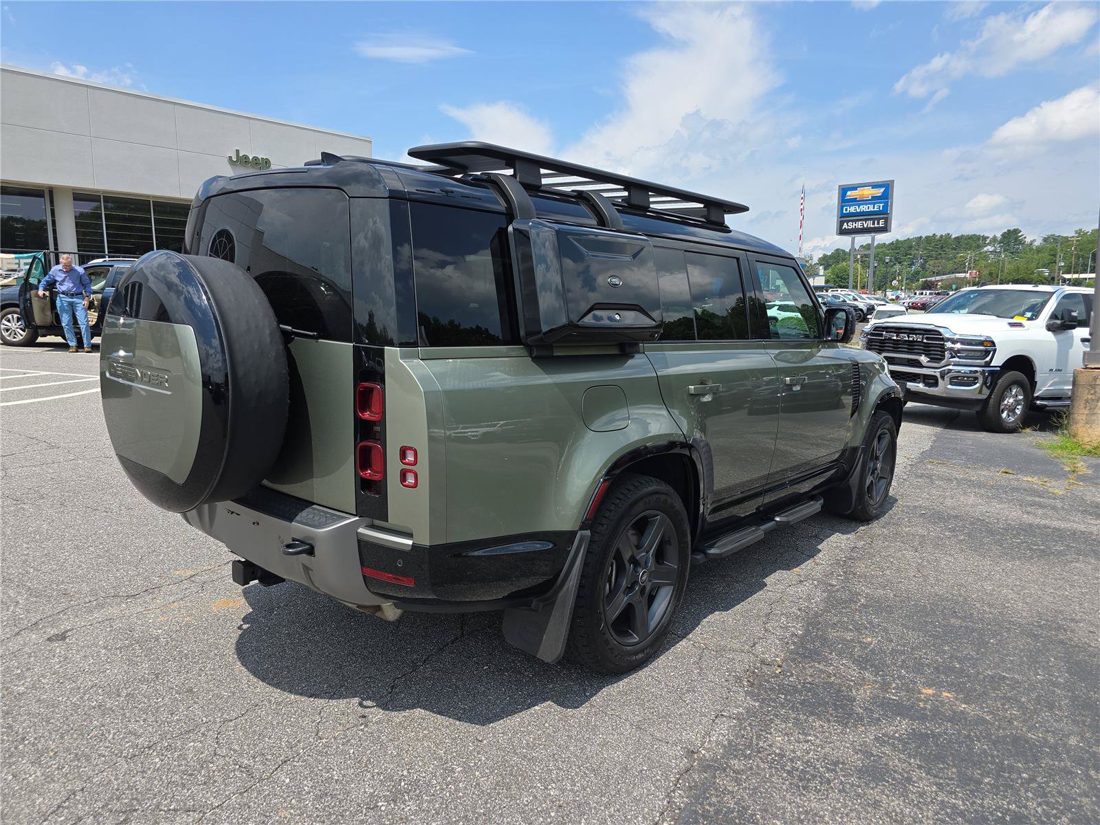Used 2024 Land Rover Defender 130 X-Dynamic SE AWD/4WD image 3