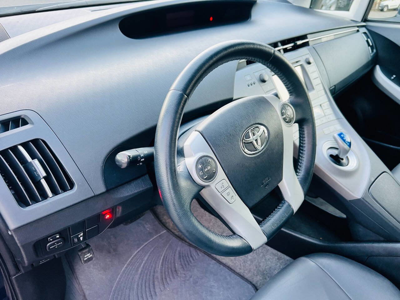 Used 2013 Toyota Prius Four FWD image 17