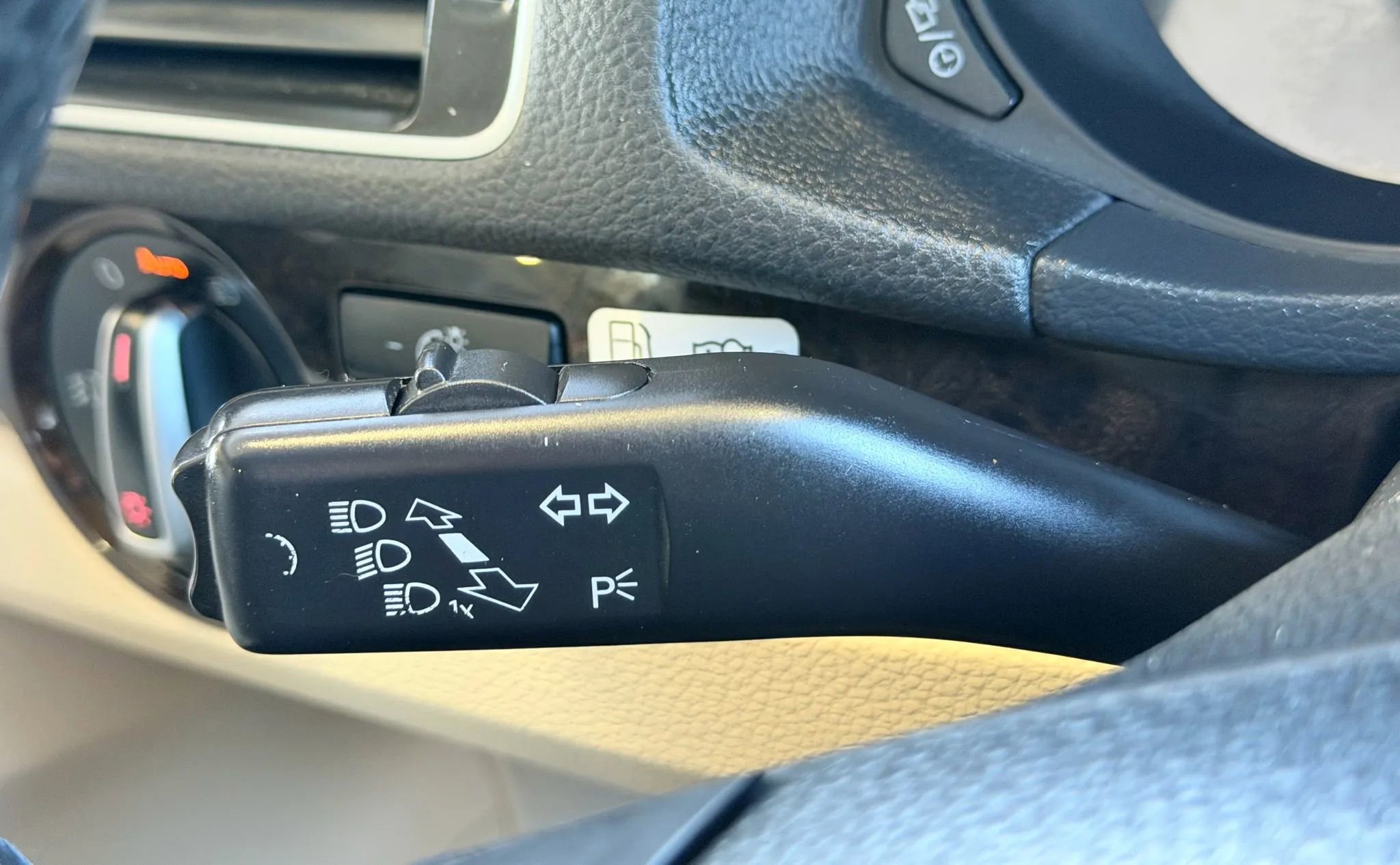 Used 2014 Volkswagen Passat TDI SEL Premium image 11