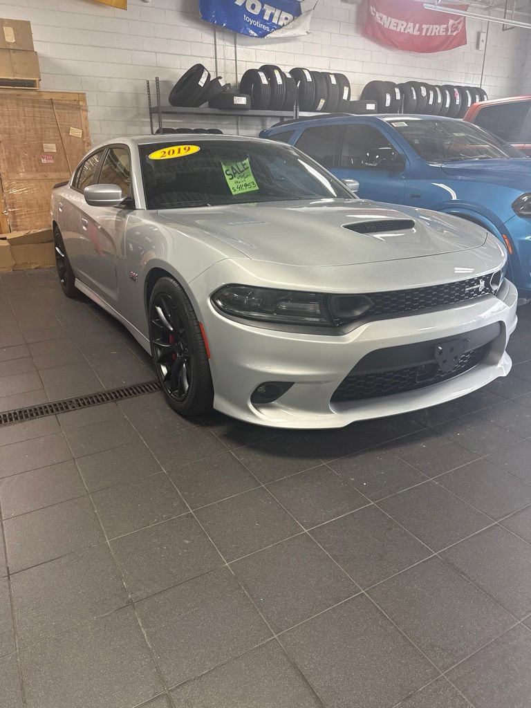 Used 2019 Dodge Charger Scat Pack w/ Dynamics Package RWD image 2