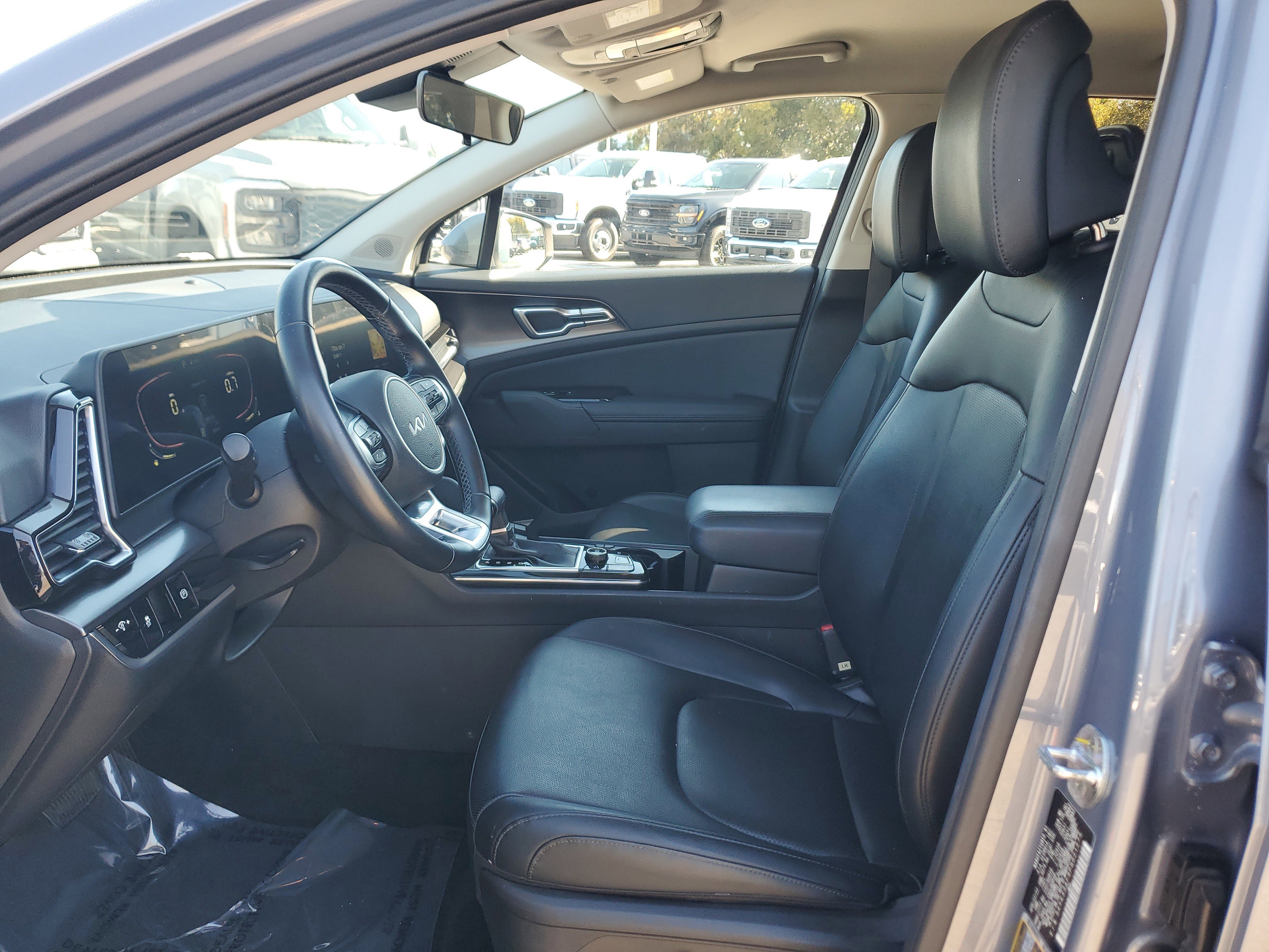 Used 2023 Kia Sportage EX image 12