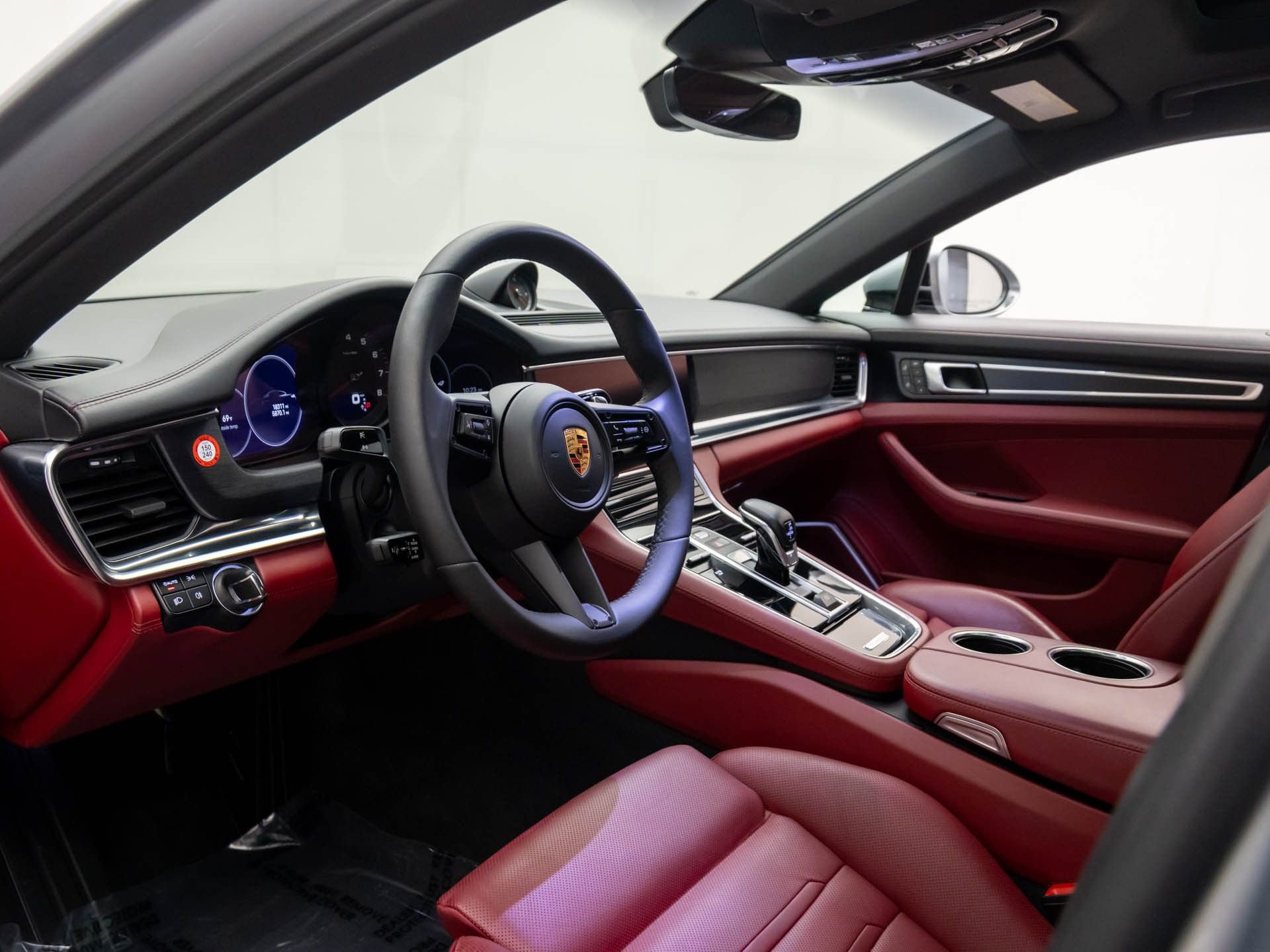 Certified 2022 Porsche Panamera 4 Platinum Edition image 4