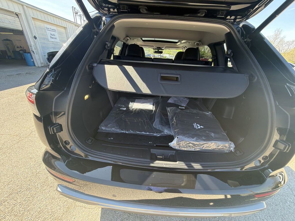 New 2026 Mitsubishi Outlander SE image 24