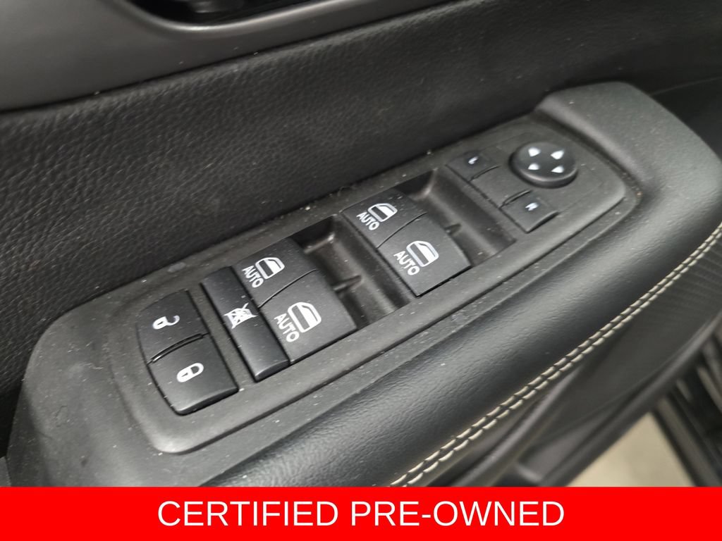 Used 2025 Chrysler Pacifica Select FWD image 28