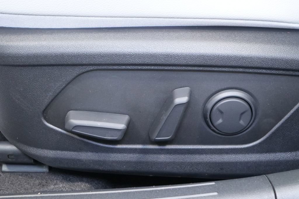 New 2026 Hyundai Elantra Limited image 16