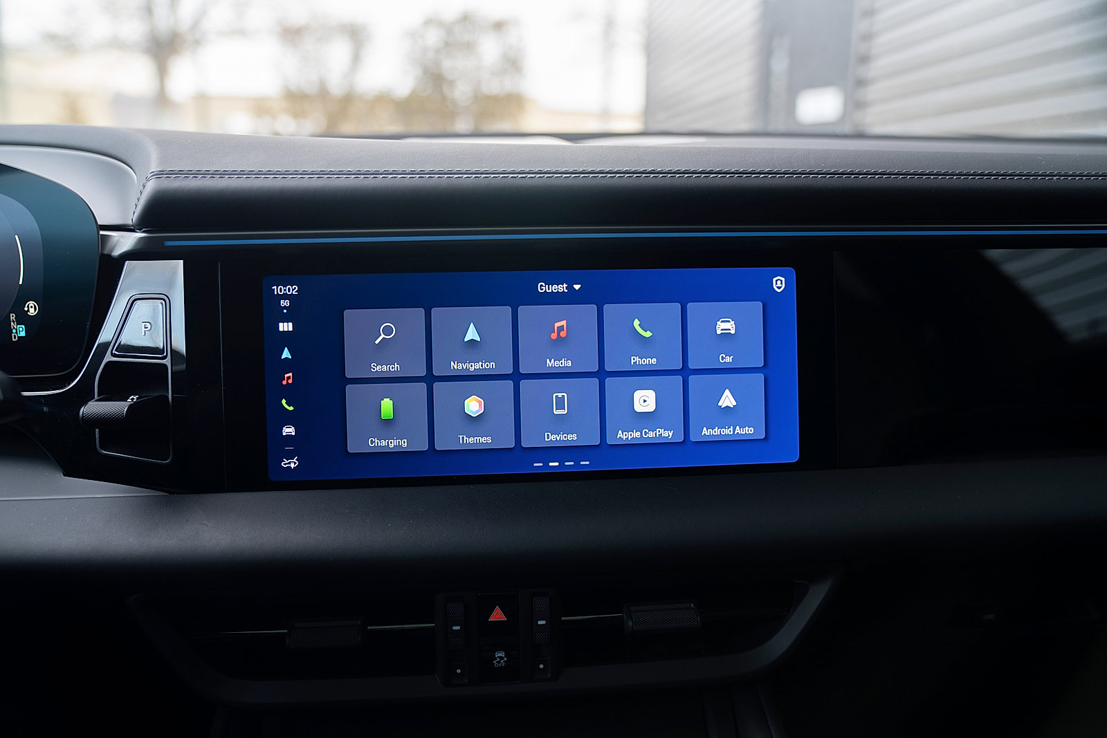 Certified 2025 Porsche Macan Electric image 12