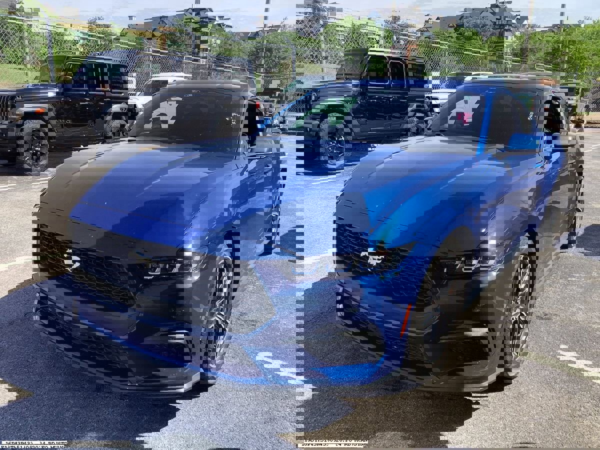 Used 2024 Ford Mustang Coupe image 3