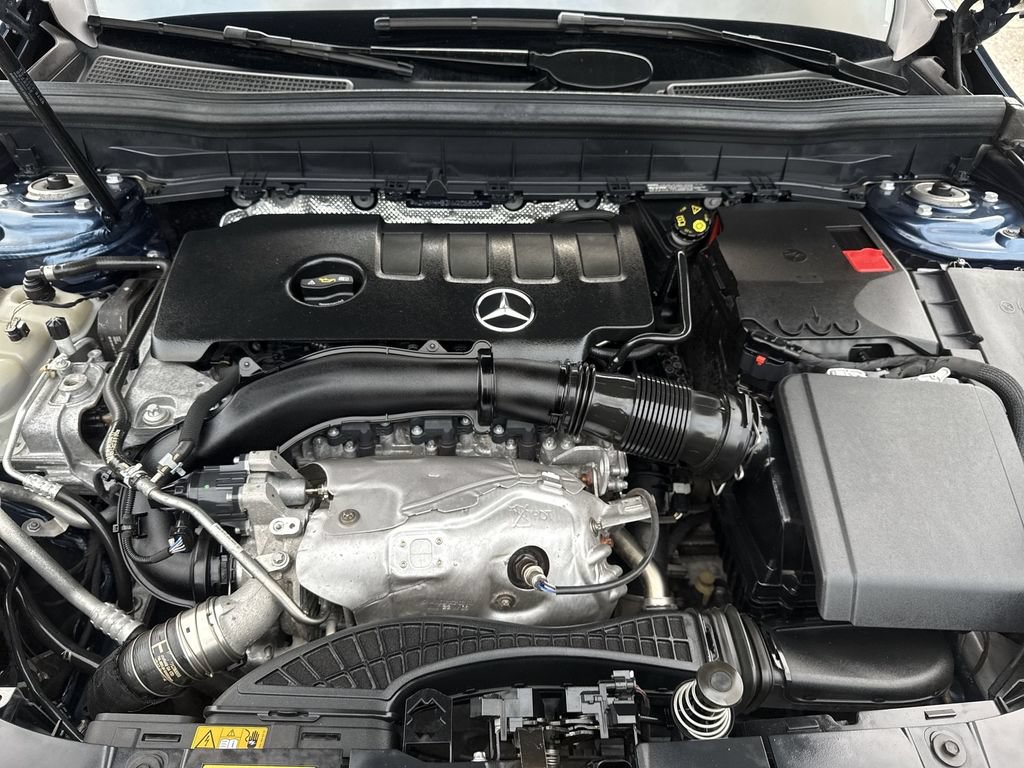 Used 2022 Mercedes-Benz GLB 250 4MATIC w/ Premium Package Lite image 18