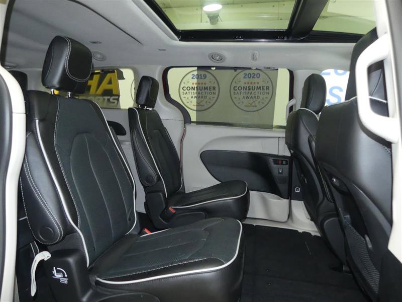 Used 2023 Chrysler Pacifica Limited AWD/4WD image 25