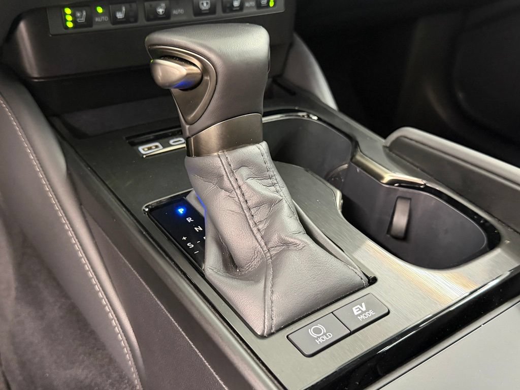 Used 2025 Lexus ES 300h w/ Luxury Package FWD image 34