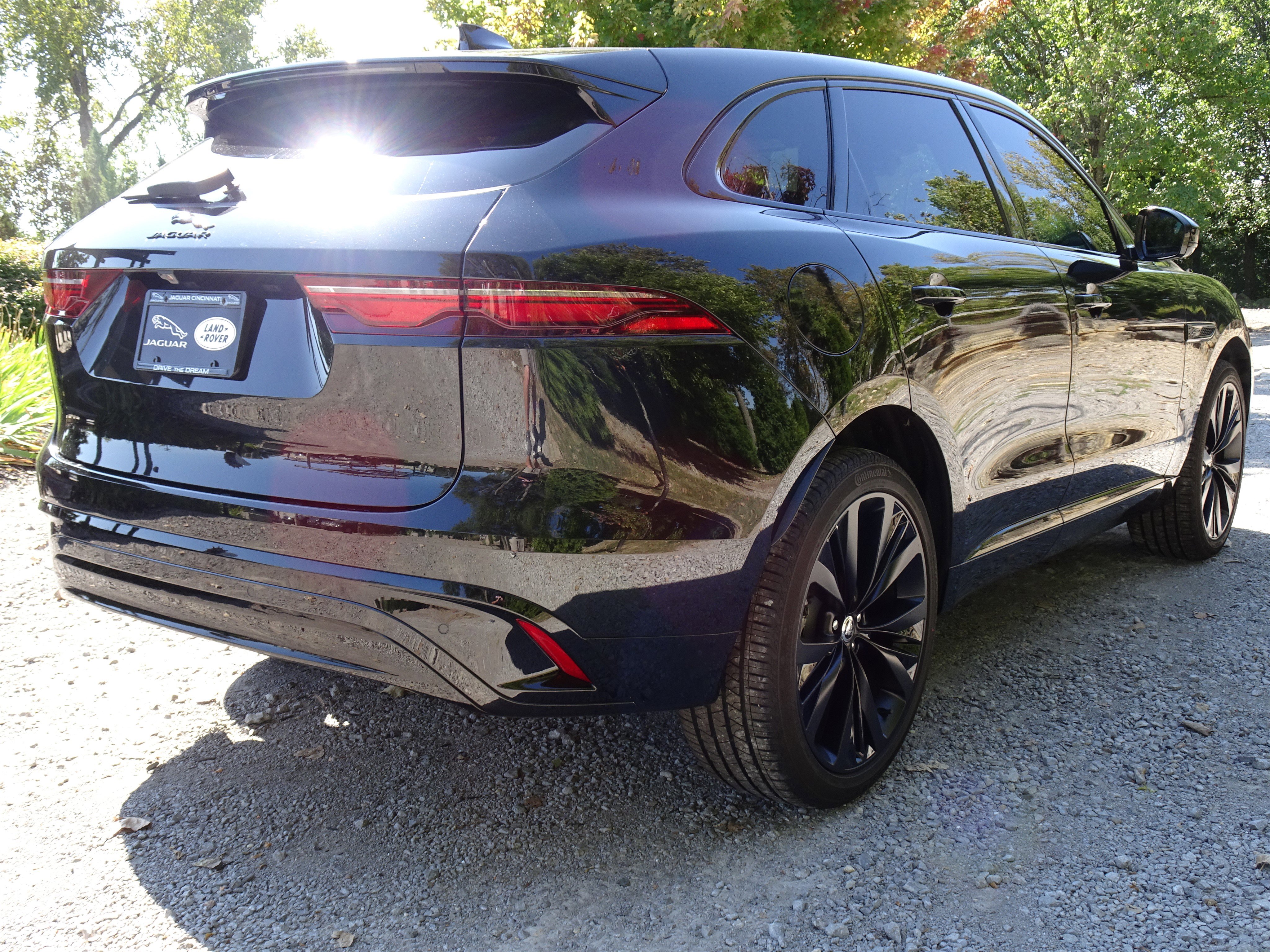 Certified 2025 Jaguar F-PACE R-Dynamic S image 9