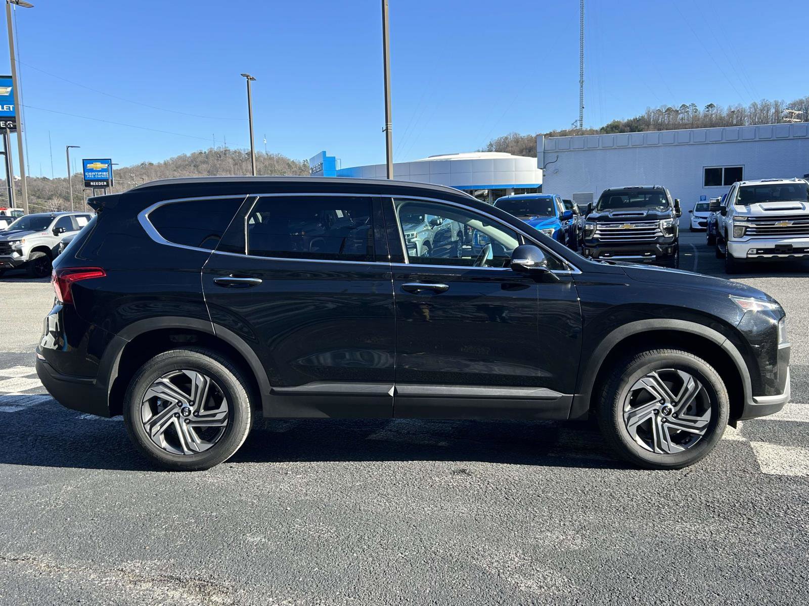 Used 2023 Hyundai Santa Fe SEL image 2