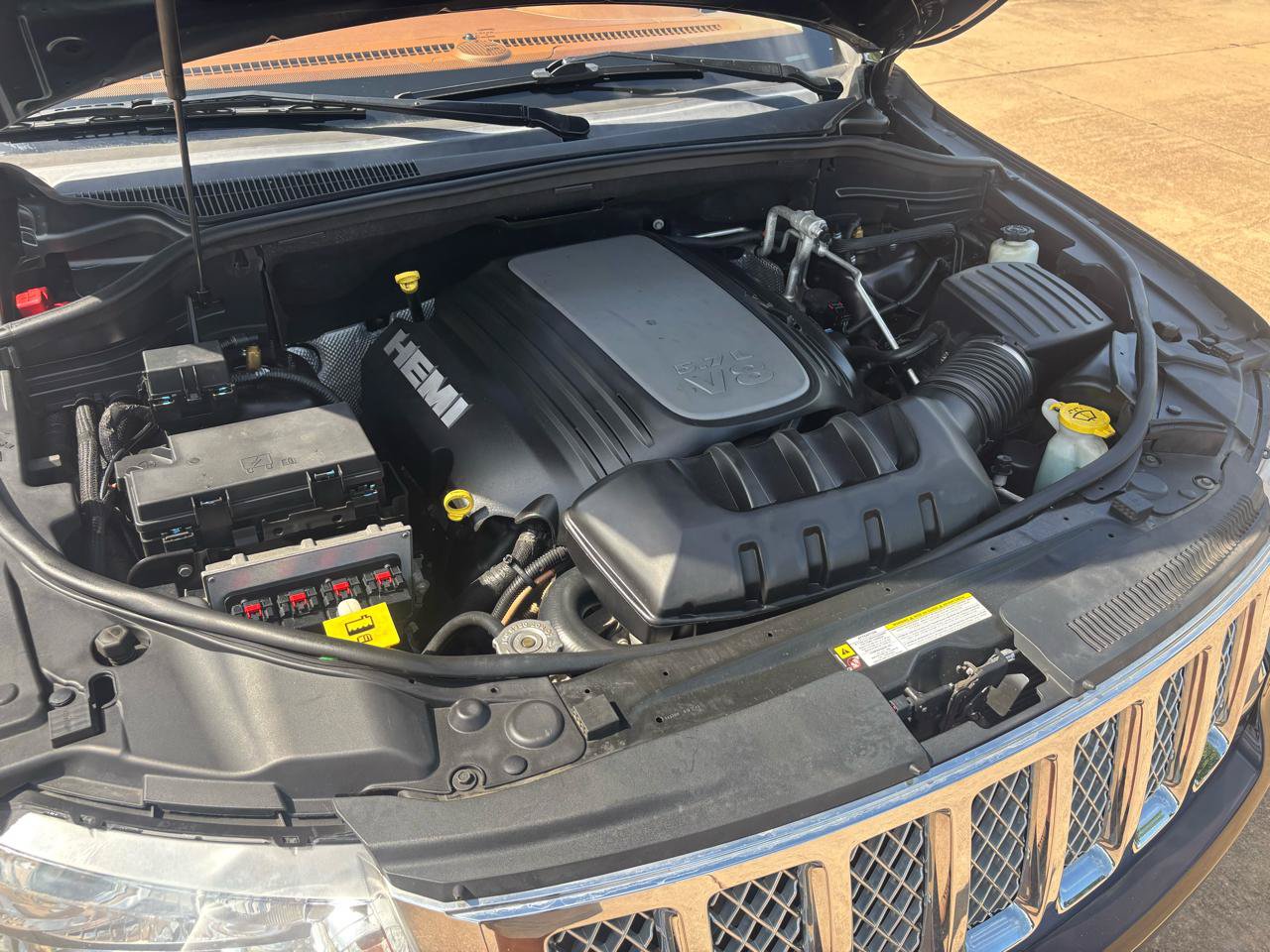 Used 2011 Jeep Grand Cherokee Overland Summit AWD/4WD image 28