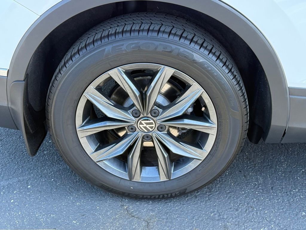 Used 2023 Volkswagen Tiguan SE image 8