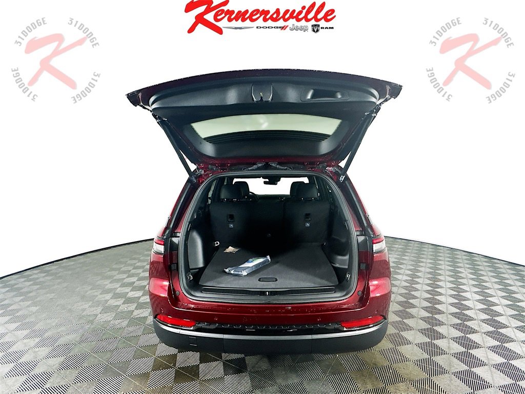 New 2025 Jeep Grand Cherokee Altitude image 15