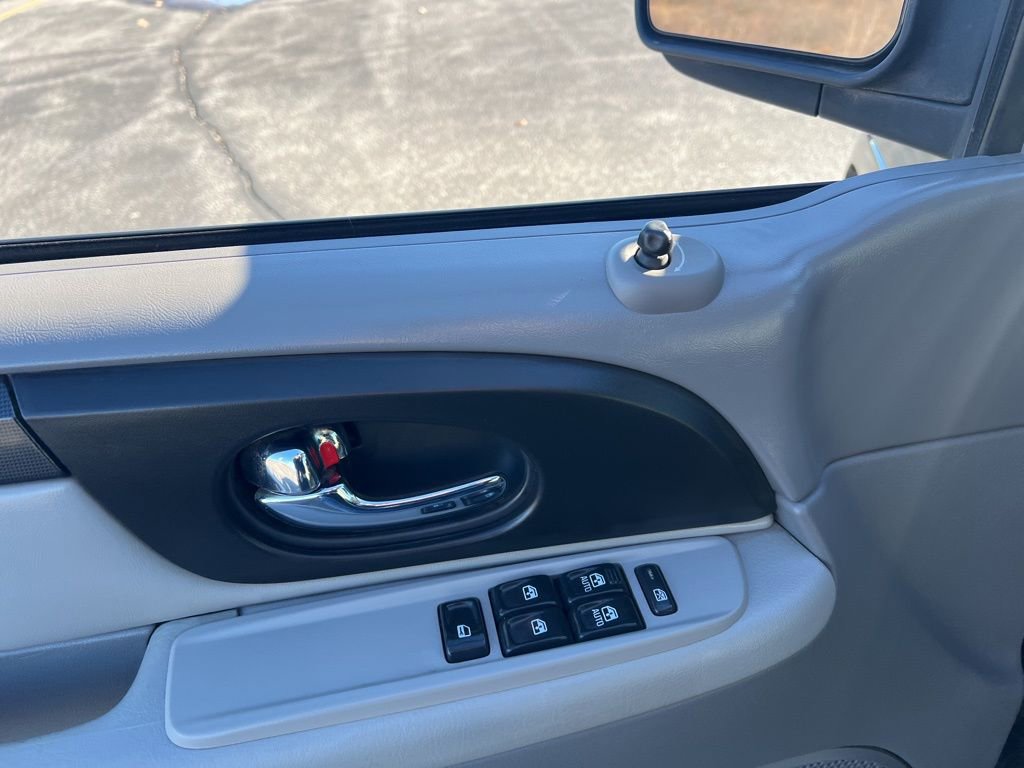 Used 2005 GMC Envoy SLE image 9