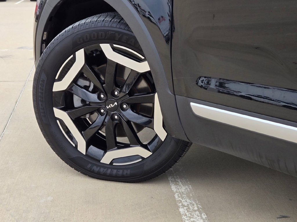 Used 2023 Kia Telluride S FWD image 33