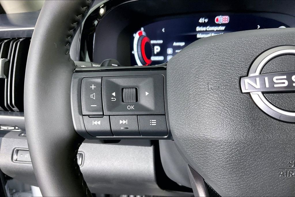 New 2026 Nissan Pathfinder SL image 2