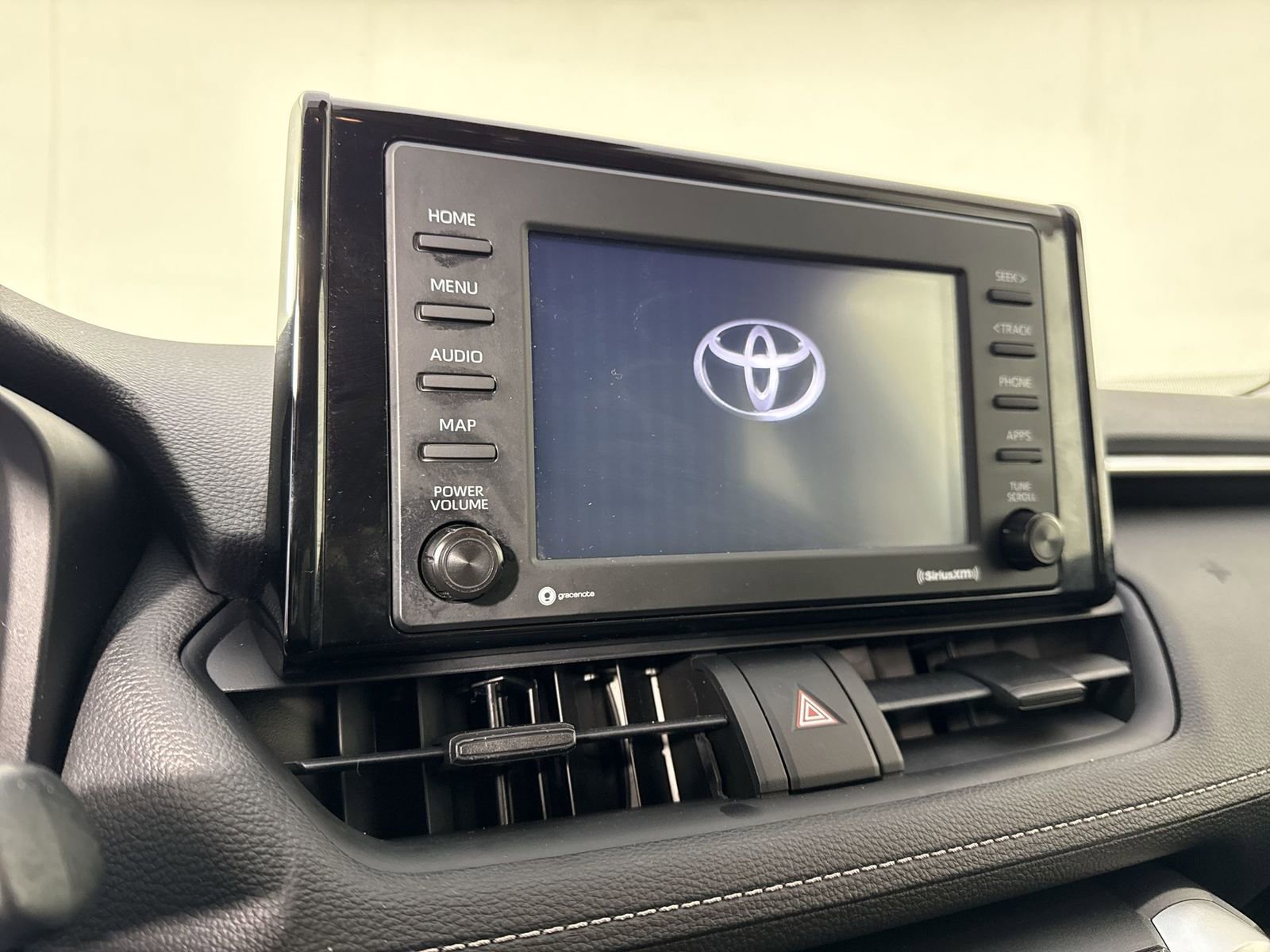 Used 2021 Toyota RAV4 XLE AWD/4WD image 6